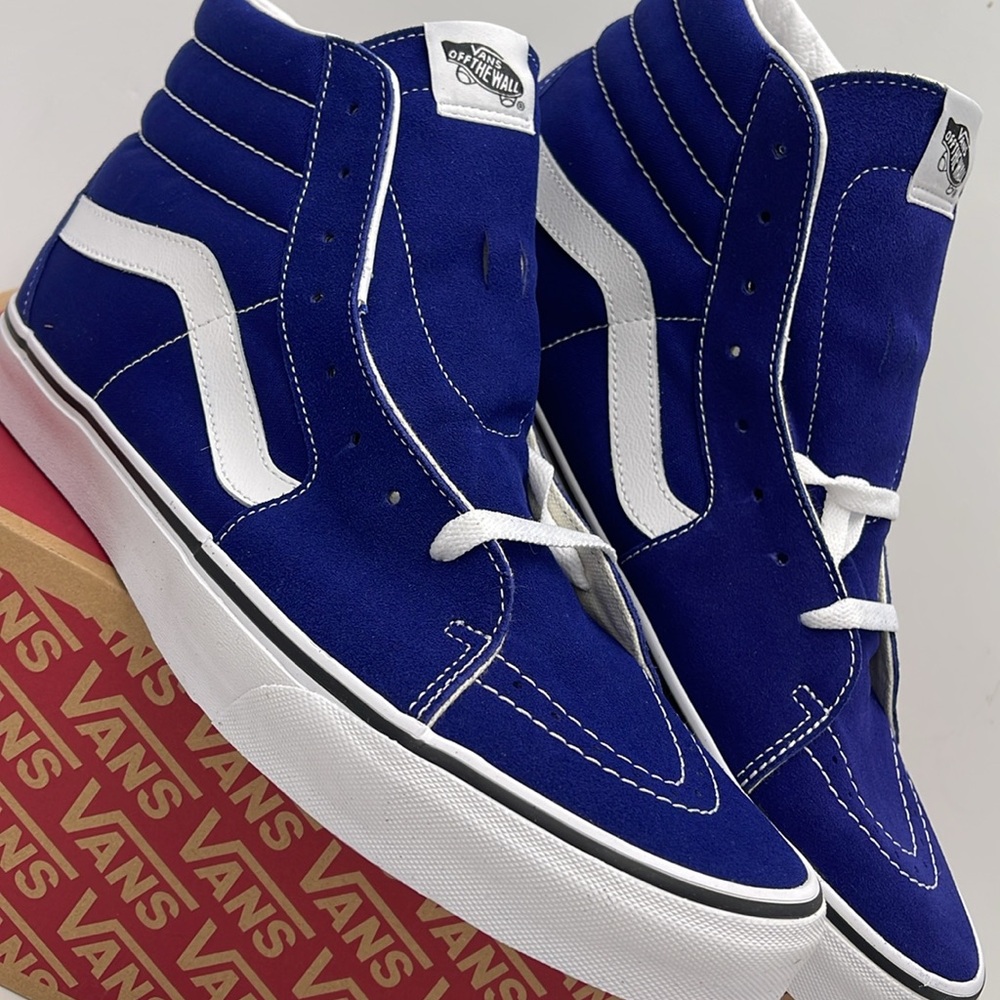 Vans Men’s Sk8-Hi Color Theory Beacon Blue
VN000D5IBYM
Sneakers - Picture 6 of 16